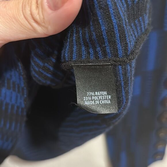 St. John black and blue abstract sweater size small - Picture 4 of 6